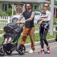 Behati Prinsloo i Adam Levine