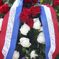 Državni vrh položio vijence na grobnici za neidentificirane zrtve iz Domovinskog rata