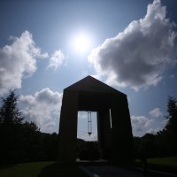 Državni vrh položio vijence na grobnici za neidentificirane zrtve iz Domovinskog rata