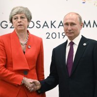 Britanska premijerka u ostavci Theresa May i ruski predsjednik Vladimir Putin