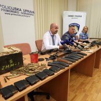 Policija zapljenila veliku količinu oružja kod Novog Vinodolskog