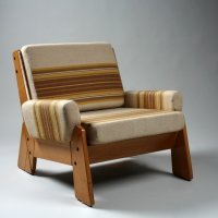 Naslonjač, dizajn: Vlado Petričević, proizvodnja: tvornica namještaja Oriolik, Oriovac, 1972.