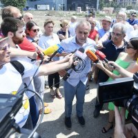 Milan Bandić u obilasku Plinarskog naselja