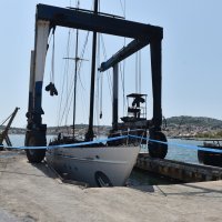 Na otoku Murteru izgorjela jedrilica, te su oštećena dva broda