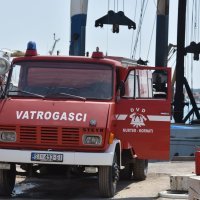 Na otoku Murteru izgorjela jedrilica, te su oštećena dva broda