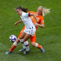 SAD (Alex Morgan) - Nizozemska (Stefanie van der Gragt)