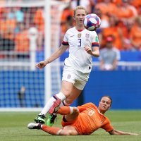 SAD (Sam Mewis) - Nizozemska (Sherida Spitse)