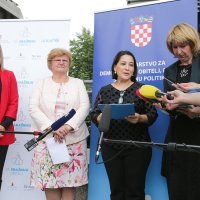 Ministarstvo obitelji i UNICEF obiteljskim centrima uručili službena vozila