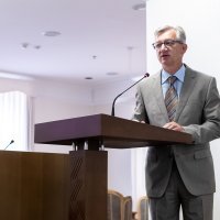 Predsjednik Ustavnog suda Miroslav Šeparović izvijestio je o nekoliko novijih odluka za koje postoji poseban interes javnosti.