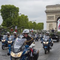 Macron s vojnom paradom prošao ulicama Pariza povodom Dana pada Bastille