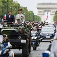 Macron s vojnom paradom prošao ulicama Pariza povodom Dana pada Bastille
