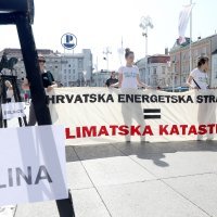 Aktivisti Zelene akcije na glavnom gradskom Trgu održali performans