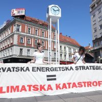 Aktivisti Zelene akcije na glavnom gradskom Trgu održali performans
