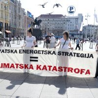 Aktivisti Zelene akcije na glavnom gradskom Trgu održali performans