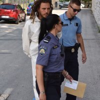 Privođenje osumnjičenog za ubojstvo njemačkog turista