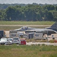 Nedaleko od vatrogasnog hangara Zračne luke Pula nalazi se borbeni lovac F16