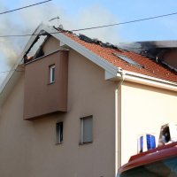 Velika Gorica: U stambenoj kući izbio požar, na intervenciji ozlijeđeno dvoje vatrogasaca