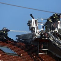 Velika Gorica: U stambenoj kući izbio požar, na intervenciji ozlijeđeno dvoje vatrogasaca