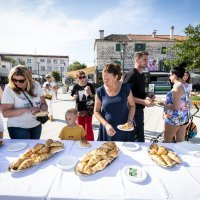 Murter: Načelnik općine Toni Turčinov organizirao kroasan party
