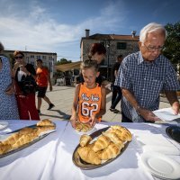 Murter: Načelnik općine Toni Turčinov organizirao kroasan party