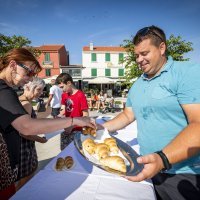 Murter: Načelnik općine Toni Turčinov organizirao kroasan party