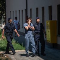 Privođenje nasilnika koji su pretukli Evelina Vale