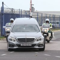 Vozilo s tijelom Josipa Briškog prevezeno je pogrebnim vozilom iz Zračne luke Zagreb