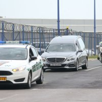 Vozilo s tijelom Josipa Briškog prevezeno je pogrebnim vozilom iz Zračne luke Zagreb