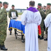 Tijelo poginulog vojnika Josipa Briškog zrakoplovom stiglo u Zagreb