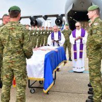 Tijelo poginulog vojnika Josipa Briškog zrakoplovom stiglo u Zagreb