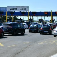 Gužve na naplatnim kućicama Lučko