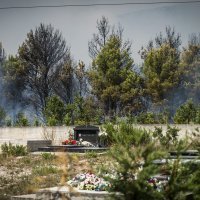 Šibenik: Izbio veliki šumski požar kojega je, zbog jakog vjetra, otežano gasiti
