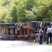 Jedna osoba ozlijeđena u prevrtanju kamiona u Kupljenskom kod Vojnića
