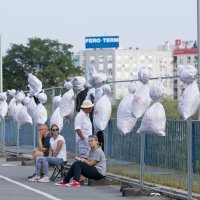 Na Savskom mostu obješene vreće s propalim projektima Milana Bandića