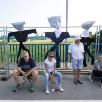 Na Savskom mostu obješene vreće s propalim projektima Milana Bandića