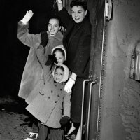 Dolazak Judy Garland s djecom, Lornom Luft, Lizom Minnelli i Joeyem Luftom u New York (1958.)