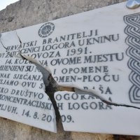 Tepljuh: Nepoznati počinitelj razbio spomen-ploču logorašima Domovinskog rata