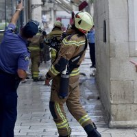 Split: U popodnevnim satima izbio je požar u zgradi na Peristilu