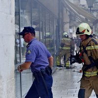 Split: U popodnevnim satima izbio je požar u zgradi na Peristilu