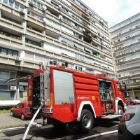 Zagreb: Vatrogasci ugasili požar na četvrtom katu zgrade na Krugama