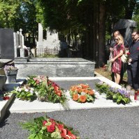 Izaslanstvo HNS-a liberalnih demokrata položilo vijence na grob Savke Dabčević Kučar