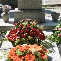 Izaslanstvo HNS-a liberalnih demokrata položilo vijence na grob Savke Dabčević Kučar