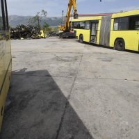 Uništavanje starih autobusa u Splitu
