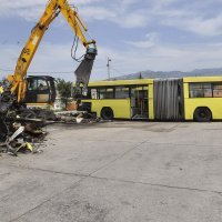Uništavanje starih autobusa u Splitu