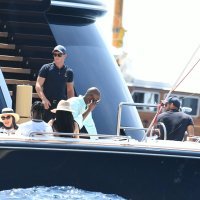 Kylie Jenner stigla je na jahtu 'Tranquility' koja ju je dočekala usidrena na Capriju