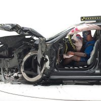 Tesla Model S na IIHS testu malog preklapanja