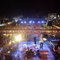 Miroslav Škoro održao koncert pred prepunim trgom Rudina u Primoštenu