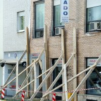 Vatrogasci poduprli napuklu fasadu na zagrebačkoj Trešnjevci