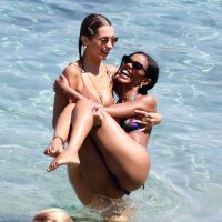 Gigi i Bella Hadid na Mikonosu
