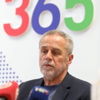 Milan Bandić na tiskovnoj konferenciji Stranke rada i solidarnosti
